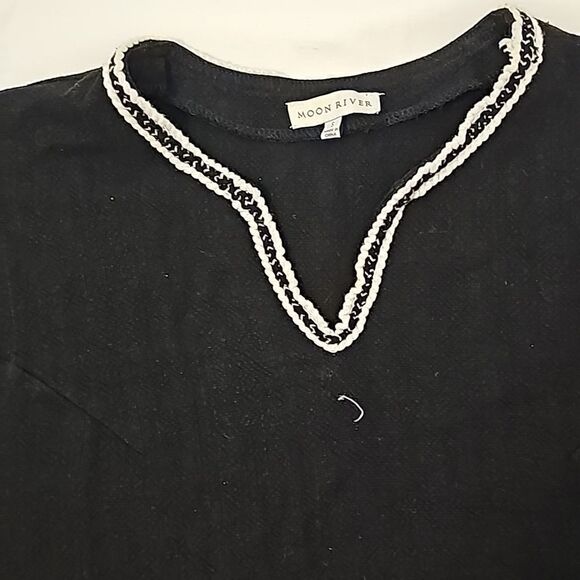Moon River beautiful top with braid detail size small - Picture 2 of 6